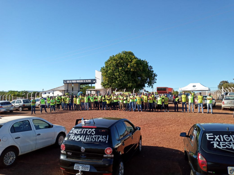 Protesto do servidores em frente à CPP de Palmas