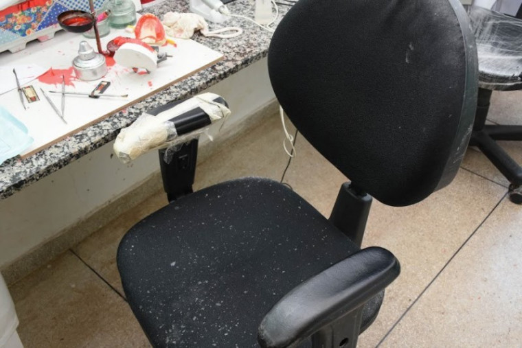 Cadeira danificada