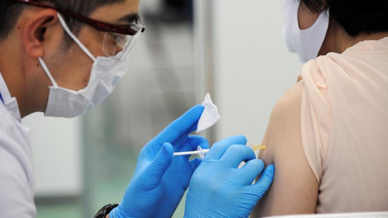 Mais de 50% da população no país está com esquema vacinal completo.