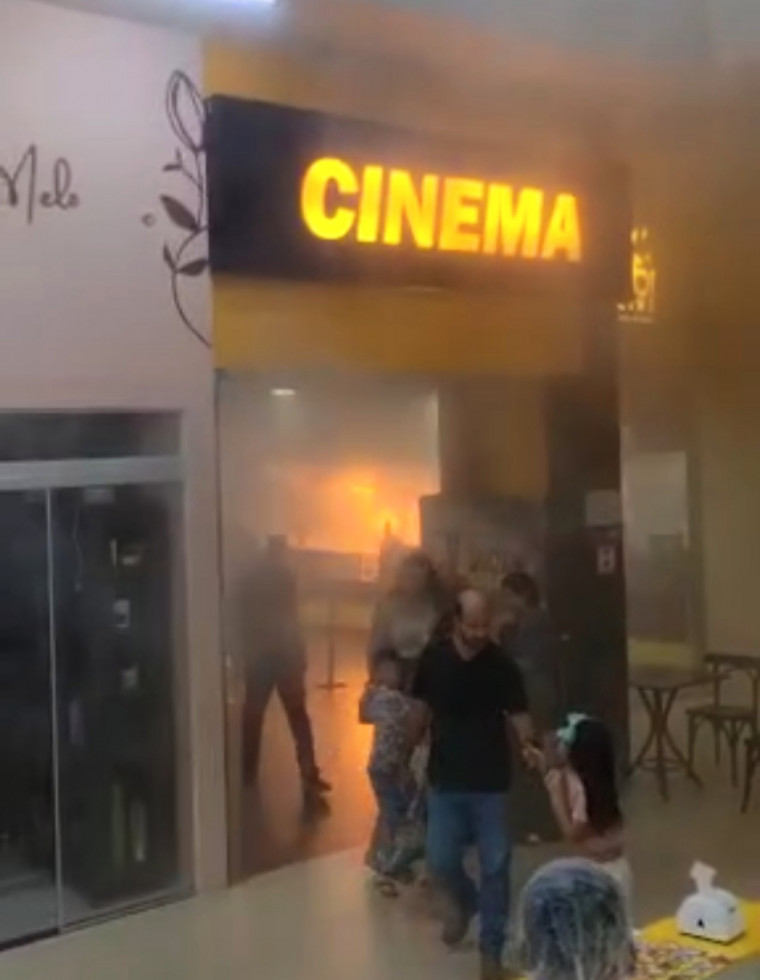 Pipoqueira pegou fogo em cinema de Araguaína.
