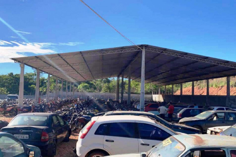 Pátio onde ficam os veículos apreendidos em Araguaína