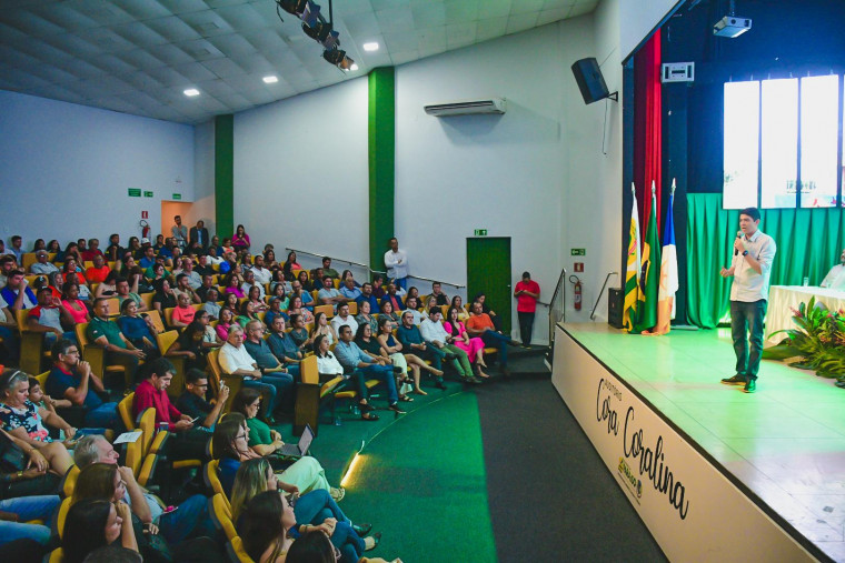 Solenidade formalizou a doação de 102 lotes para empresários de Paraíso