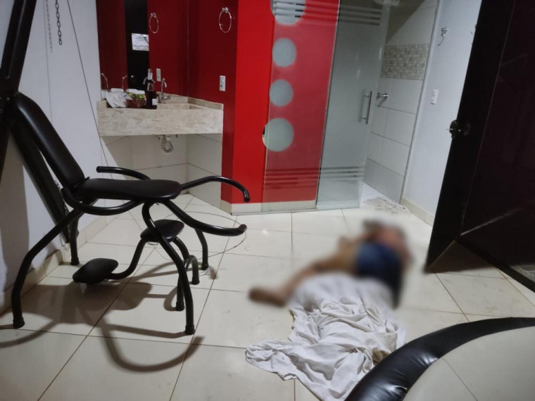 Corpo da mulher tinha sinais de tortura e estrangulamento.