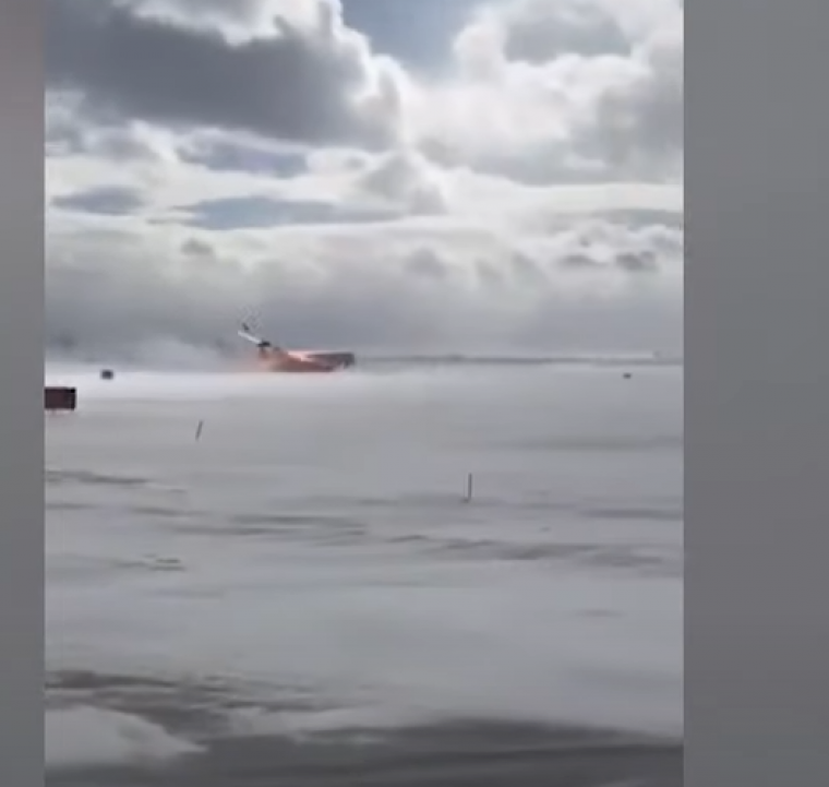 Vídeo registra instante em que avião capota durante pouso em Toronto