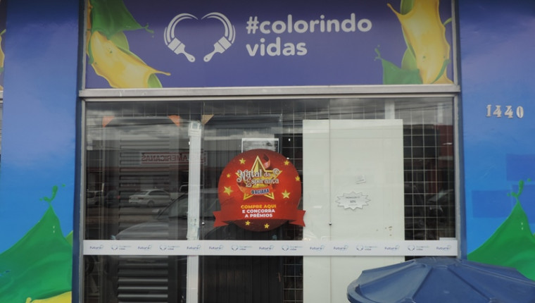 Loja com adesivo