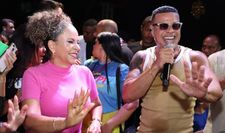 Josi Nunes ao lado do cantor Tito do "Terra Samba"