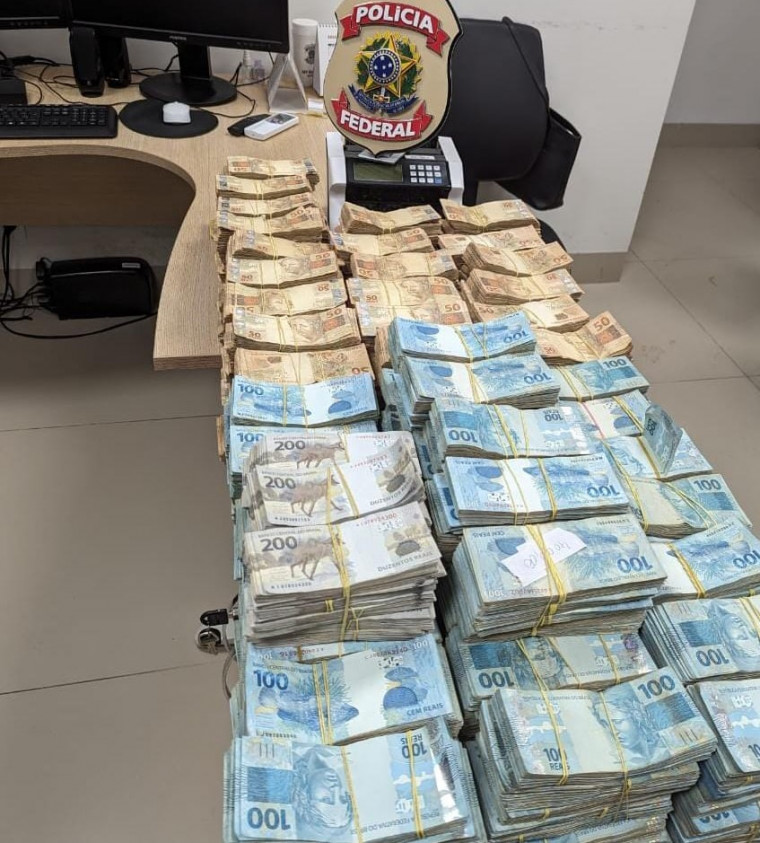 Dinheiro apreendido em apartamento de ex-secretário