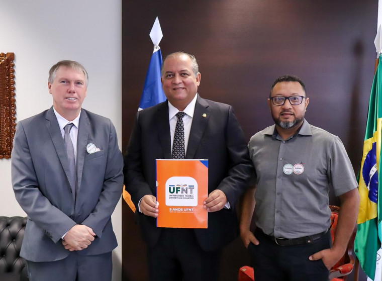 Senador Eduardo Gomes com o reitor da UFNT, Airton Sieben.