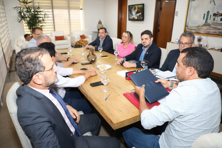 Governador revelou que pretende contratar operação de crédito internacional