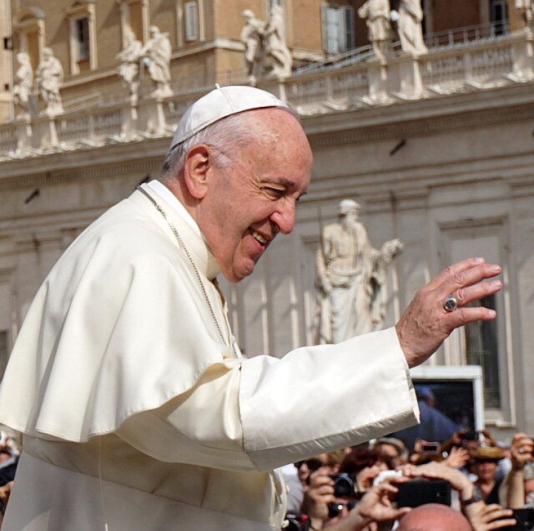 Papa Francisco enfrenta infecção respiratória e segue em internação