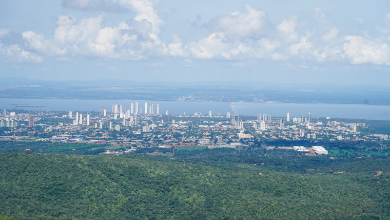 Cristo Redentor fica na APA Serra do Lajeado, com visão privilegiada da capital.