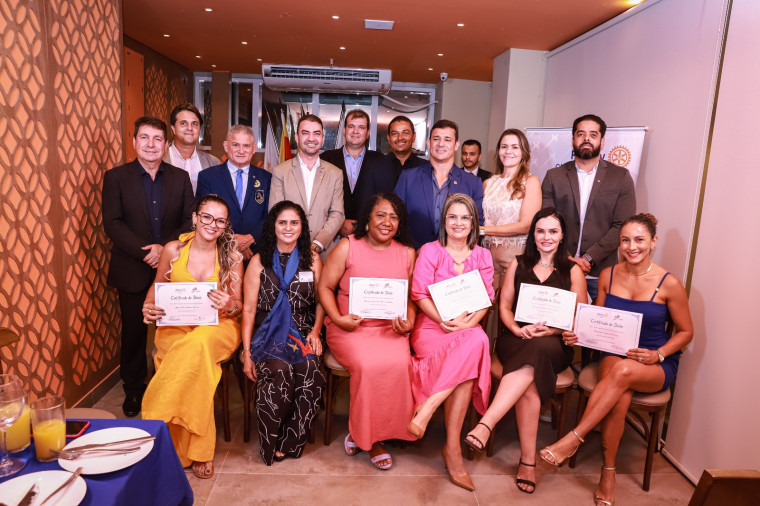 Novos membros do Rotary Club Doe Vida de Araguaína.