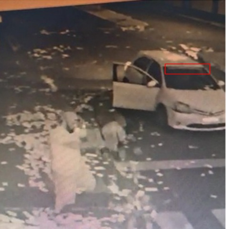 Flagrante de derrame de santinho durante a madrugada.
