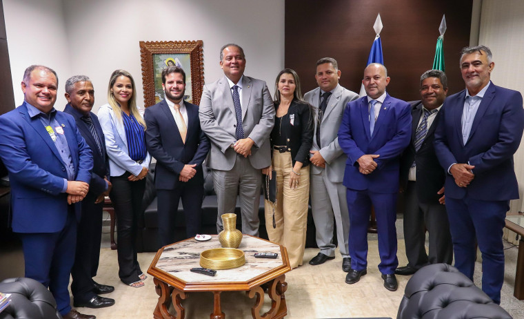 Prefeitos reforçaram a parceria com o senador