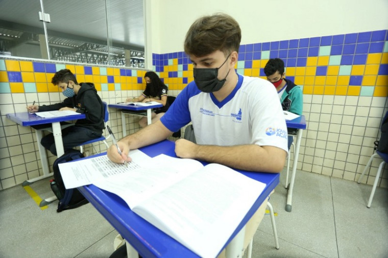 Estudantes em sala de aula