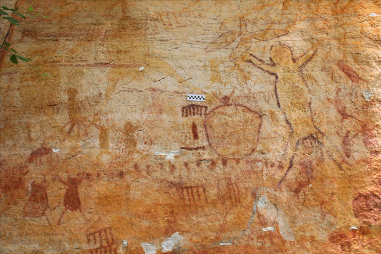 Painel com pintura no sítio rupestre Bico de Pedra, em Lajeado