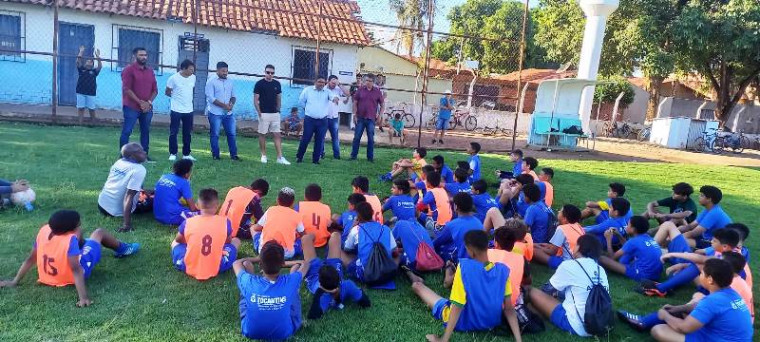 Atacante do São Paulo falou sobre valores como disciplina e dedicação para uma boa trajetória no fut