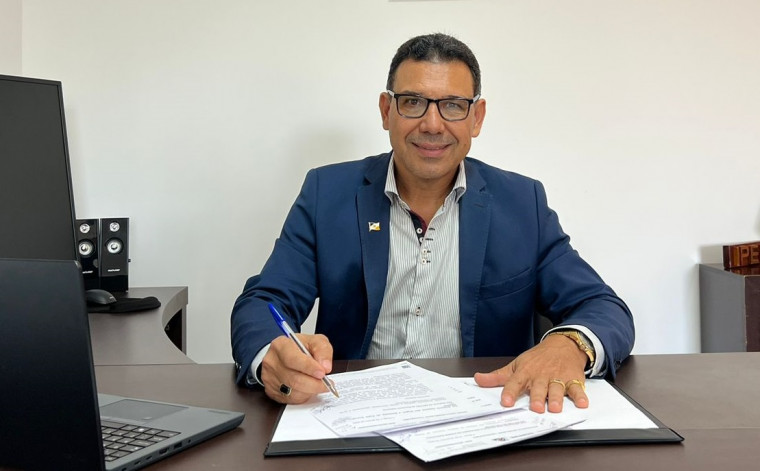 Ronam Dorneles tem quase 25 anos de experiência no serviço público legislativo e executivo.