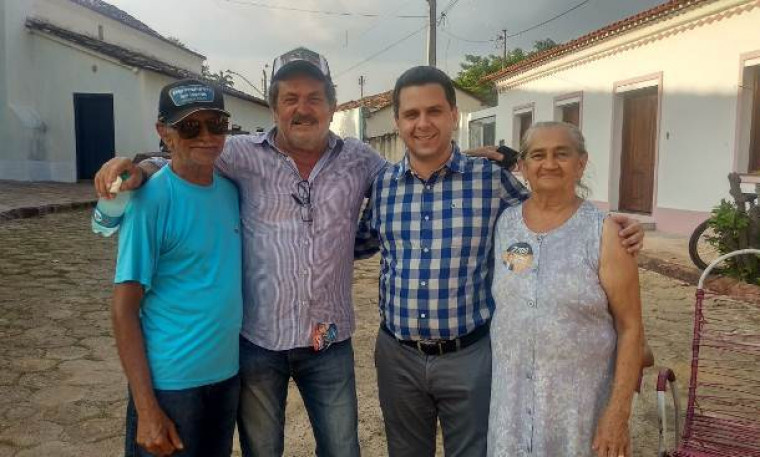 Tiago Dimas em campanha em Natividade
