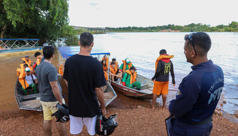 Travessia por barcos em Aguiarnópolis