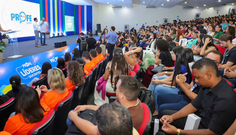 Capacitação com mais de 1,4 mil docentes