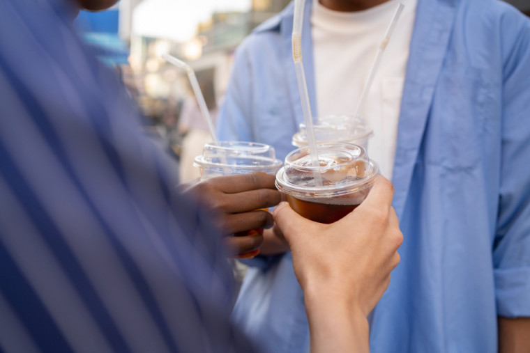 Estudo revela bebidas que aumentam o risco de câncer no intestino