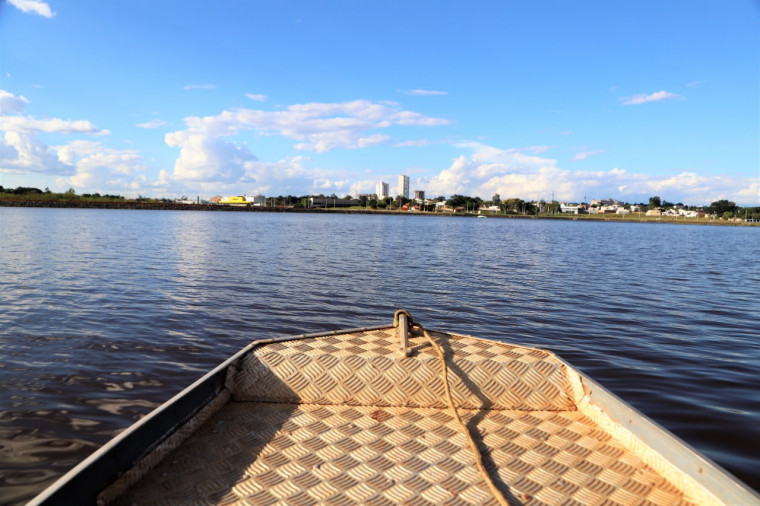 "Tem tucunaré de 40 cm, tambaqui maior que um prato, surubim, piau, mandi e outros”, diz pescador