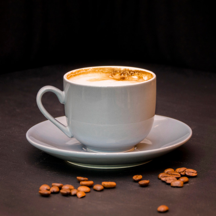 Descubra como o horário do consumo de café pode influenciar seus benefícios à saúde