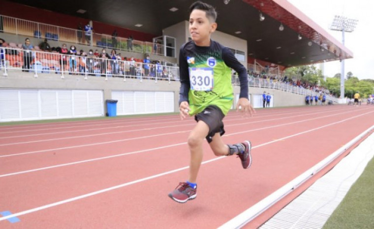 O estreante Ryan Sales fez o melhor tempo nos 150m