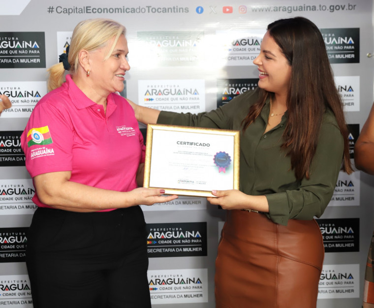 Secretária da Mulher, Ângela Maria Silva, e Ana Paula Rodrigues, primeira-dama e psicóloga.