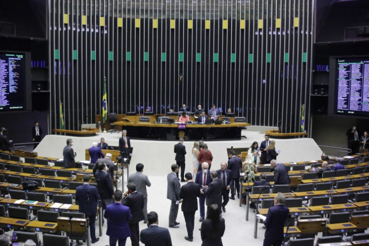 Maioria dos membros da bancada federal decidiu não trocar de partido