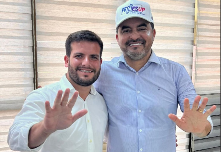 João Victor ao lado do governador Wanderlei Barbosa