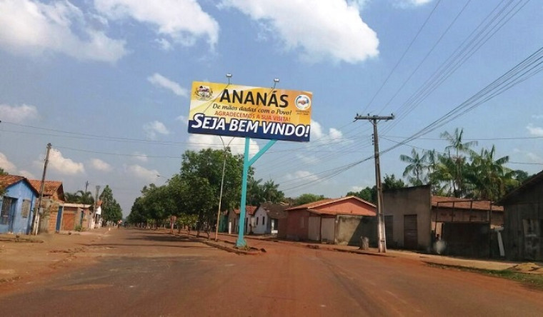 Entrada da cidade de Ananás