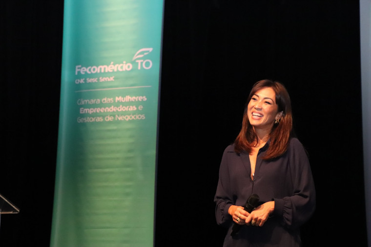 Atriz, diretora, roteirista e palestrante, Danni Suzuki.