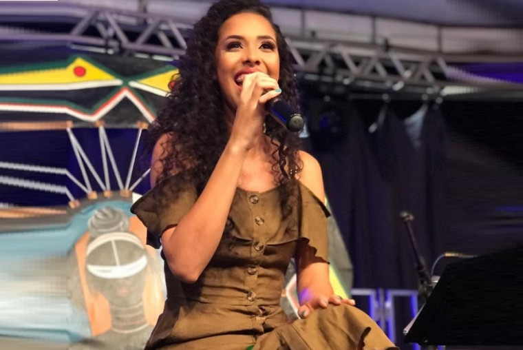 Cantora Fernanda Rezende atua há 5 anos na cena musical de Araguaína