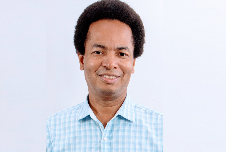 Carlos Oliveira é publicitário e mestre em Comunicação