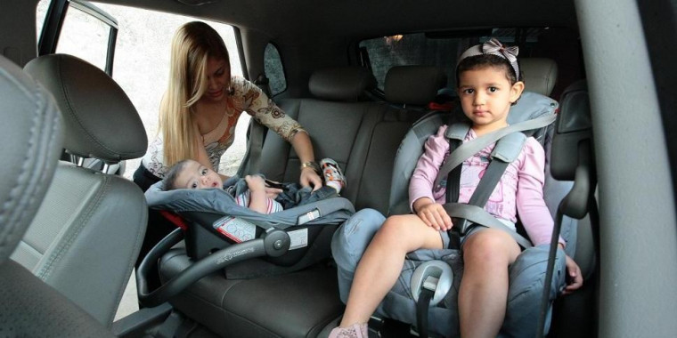 Cadeirinha e bebê conforto para crianças.