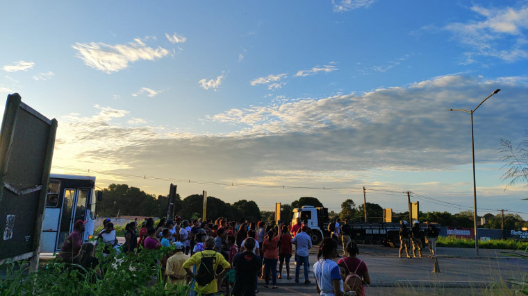 Protesto contra a suspensão do transporte escolar na zona urbana de Araguaína.