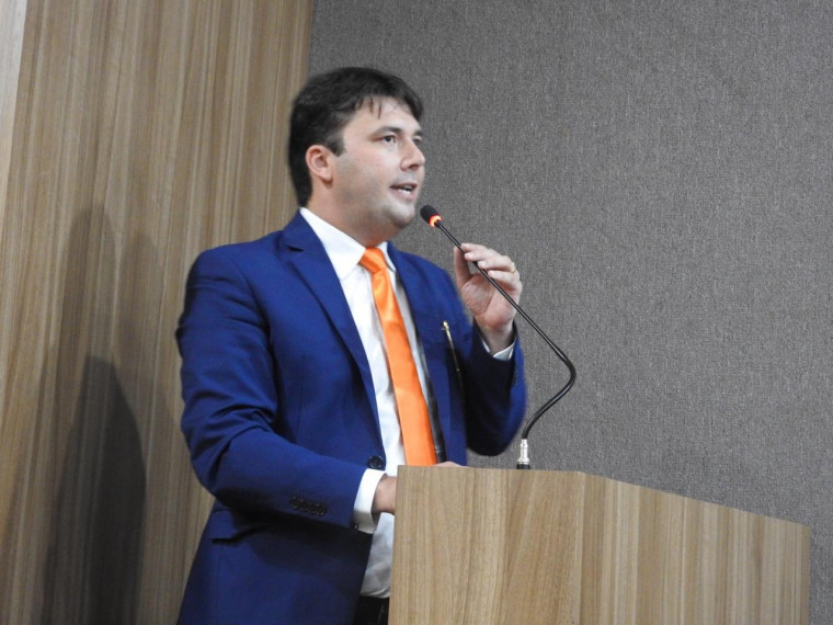 Gedeon Pitaluga, 38 anos, assume OAB-TO