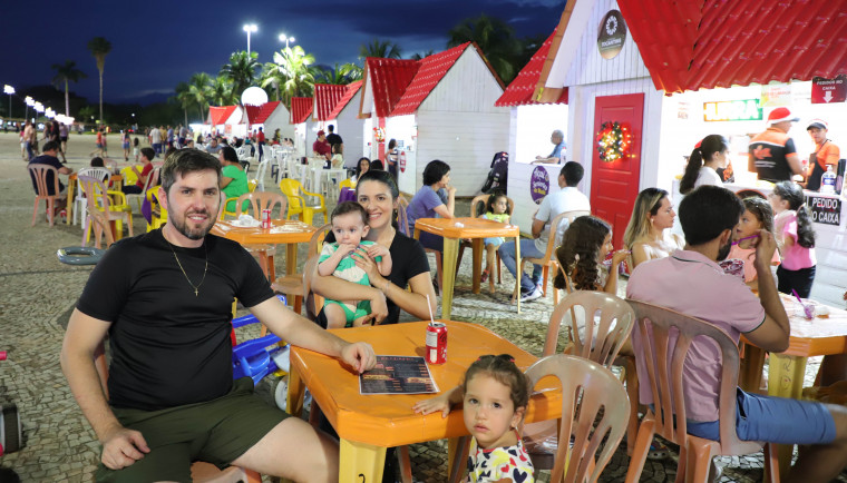 Acompanhado da família, Jeferson Schommer, visitou pela primeira vez a estrutura do Natal de Luz e disse que voltará mais vezes