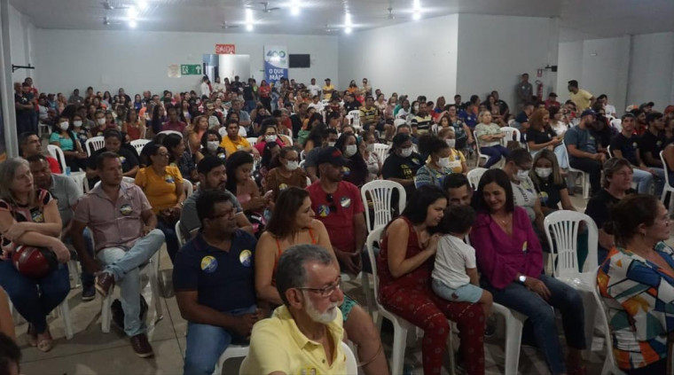 Centenas de pessoas participaram