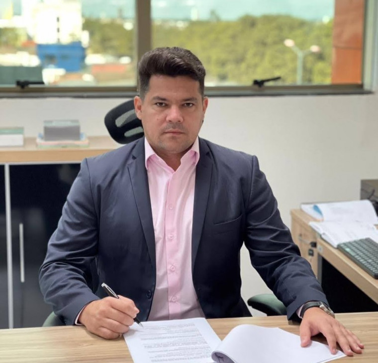 Walter Viana troca de partido e sai da superintendência do Procon.