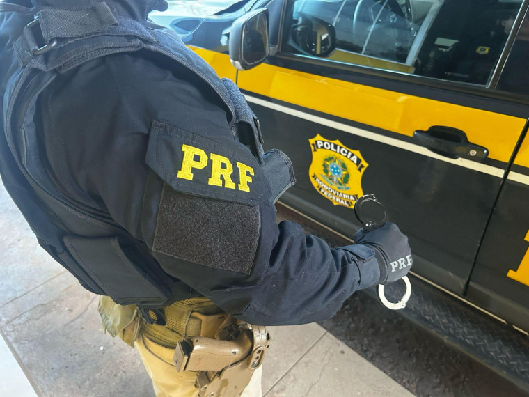 PRF prende foragido da Justiça do Piauí por crime de estupro de vulmerável.