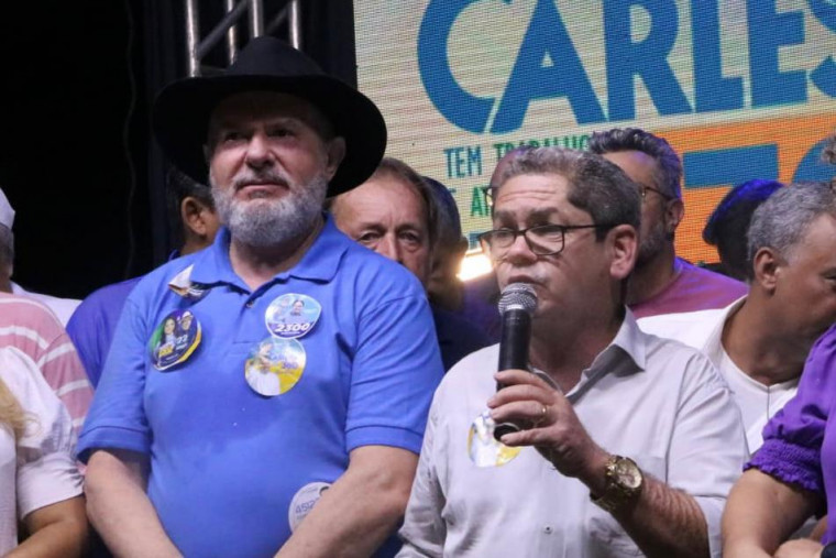 Pastor Vagner Mendes com Carlesse durante reunião em Palmas