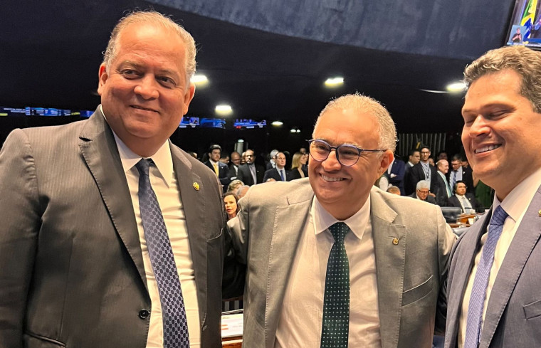 Senador Eduardo Gomes no plenário do Senado Federal