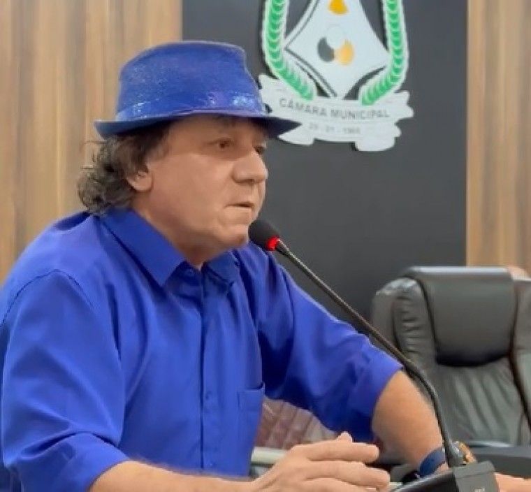 Prefeito de Colinas durante sessão da Câmara Municipal.