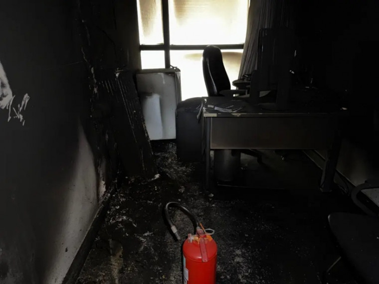 Fogo ficou concentrado em uma sala no 2º andar do prédio