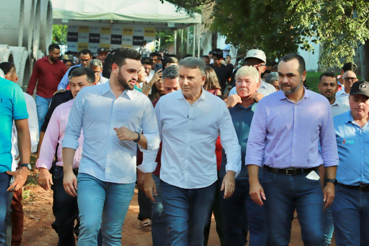 Prefeito Eduardo Siqueira assina ordem de serviço para a construção da ponte em Taquaruçu