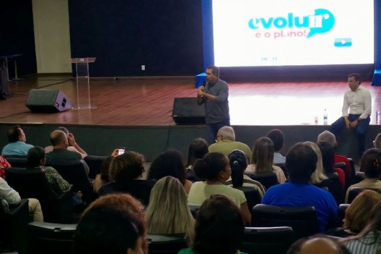 As apresentações foram feitas na Escola de Tempo Integral Domingos da Cruz Machado