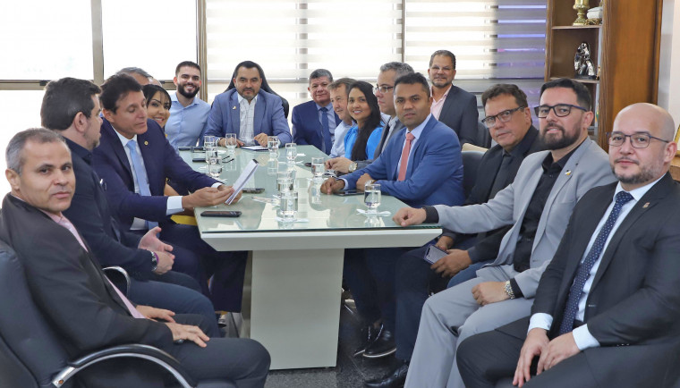 Anúncio foi feito após reunião do governador com secretários de Estado e deputados